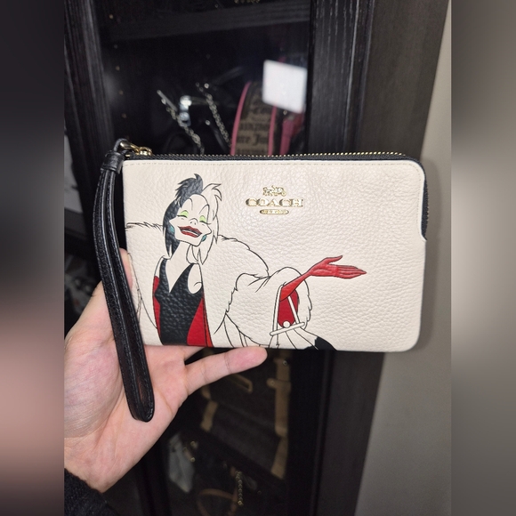 Rare Disney Cruella X Coach ZipUp Wristlet Wallet Mini Bag Purse Limited Edition - Picture 4 of 13